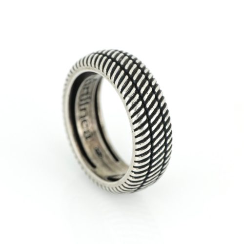 Ring aus brüniertem 925er Silber mit Streifenstruktur und Diamant - ZAU004-LM